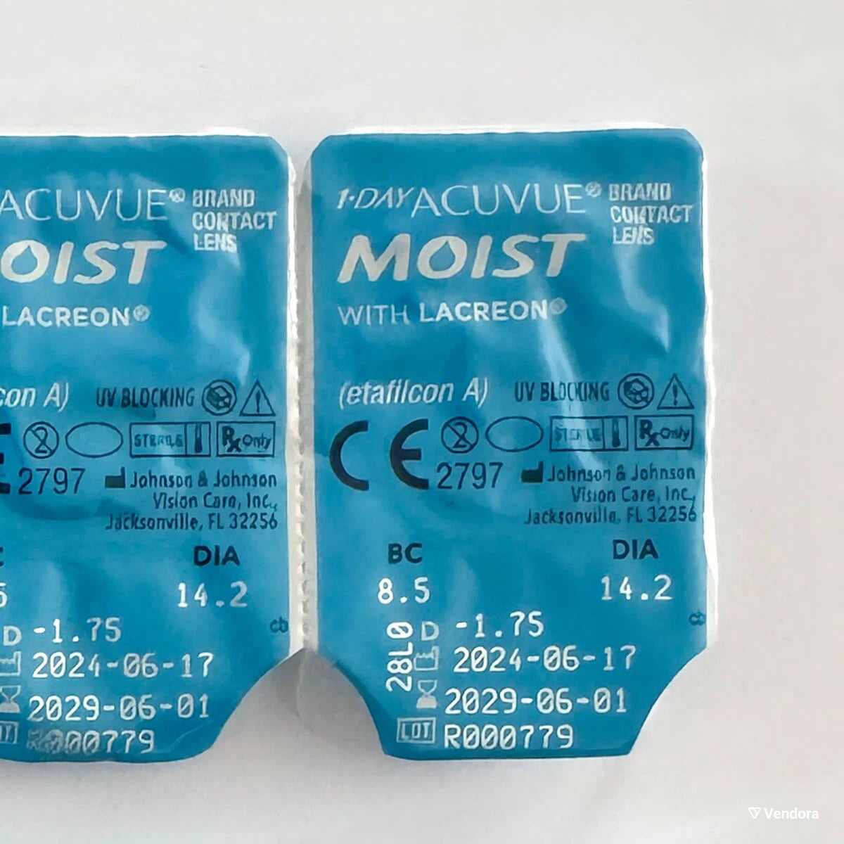 Johnson Acuvue Moist Daily Clear Contact Lenses